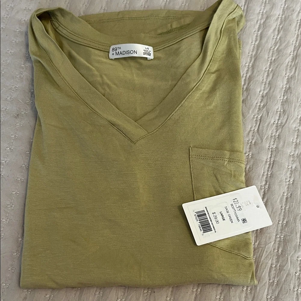 89th & Madison Women's V-Neck Pocket Tee - Pale Sage Green Large